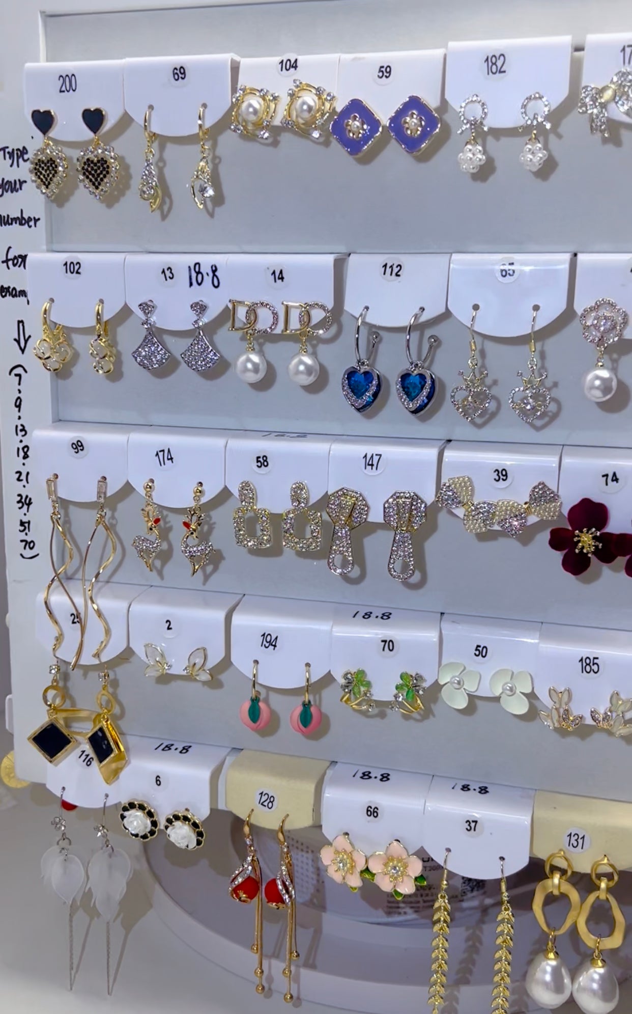 Libre choix de 13 paires de boucles d’oreilles